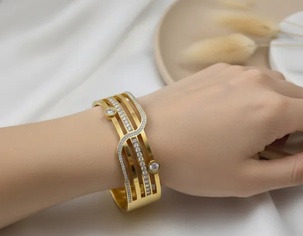 Gold_Meridian_Pav_Bracelet_For_Women
